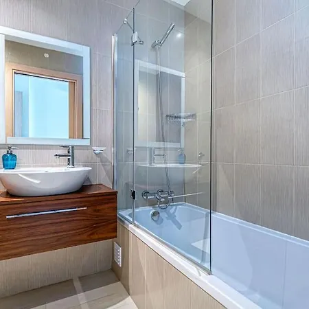 Two Bed In Albur Village, 2g * אלבור