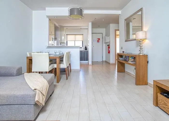 Two Bed In Albur Village, 2g 아파트